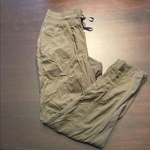 LULULEMON Green Street to Studio Pant 6/S